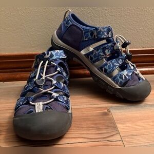 Keen Kids’ Blue and Gray Camo Hiking/Water Sandals